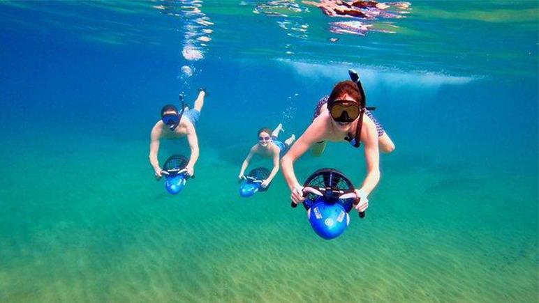 بر فراز موج ها حرکت کنید.